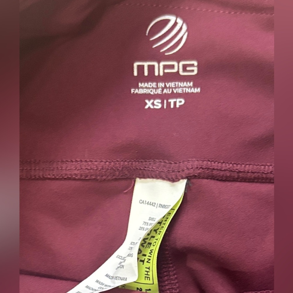 MPG Purple/FIG High-Waist Capri Leggings | Size XS | NWT - Picture 2 of 8